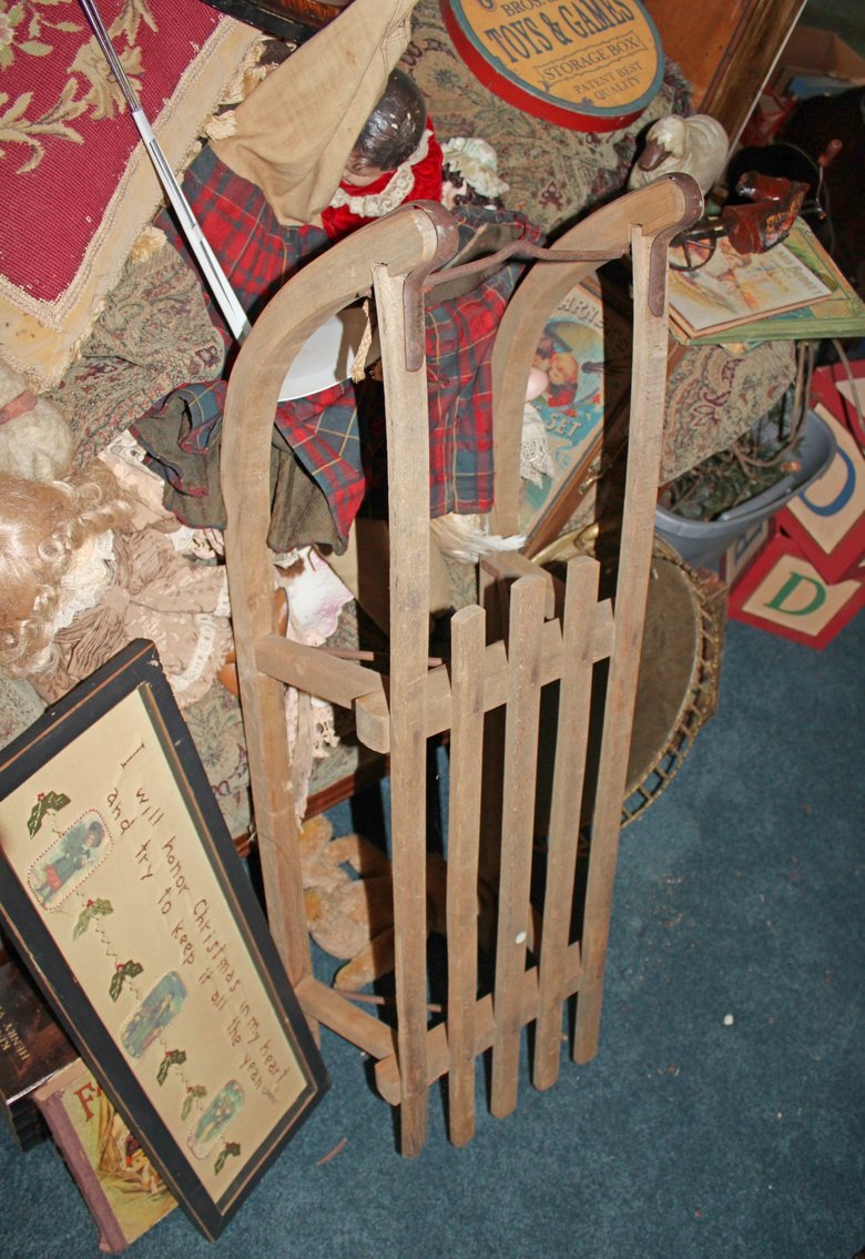 Image for ANTIQUE COLLECTOR'S LIVING ESTATE AUCTION