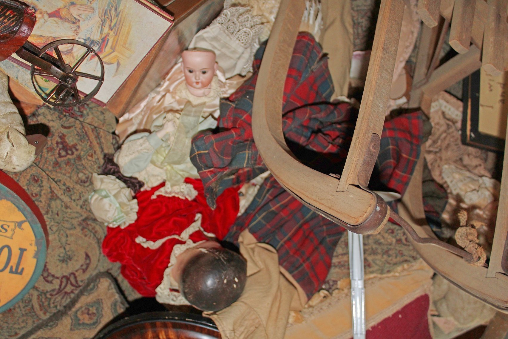 Image for ANTIQUE COLLECTOR'S LIVING ESTATE AUCTION