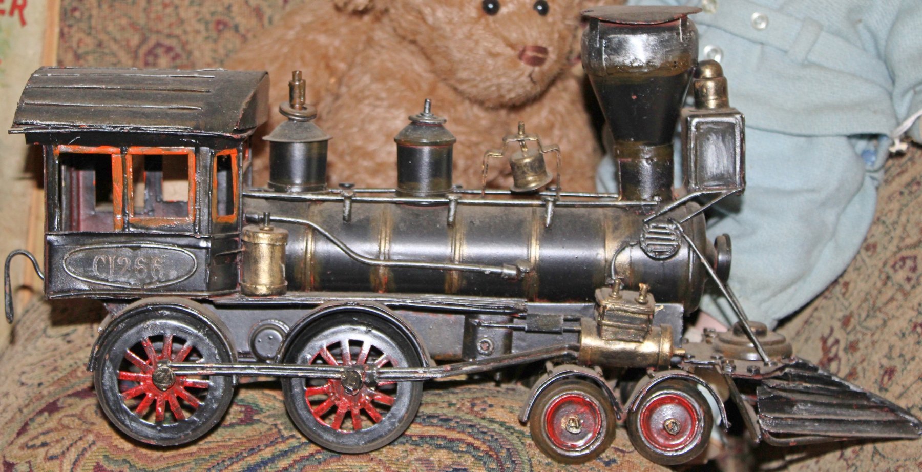 Image for ANTIQUE COLLECTOR'S LIVING ESTATE AUCTION