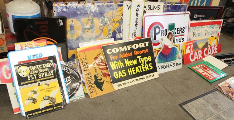 Image for ANTIQUE COLLECTOR'S AUCTION