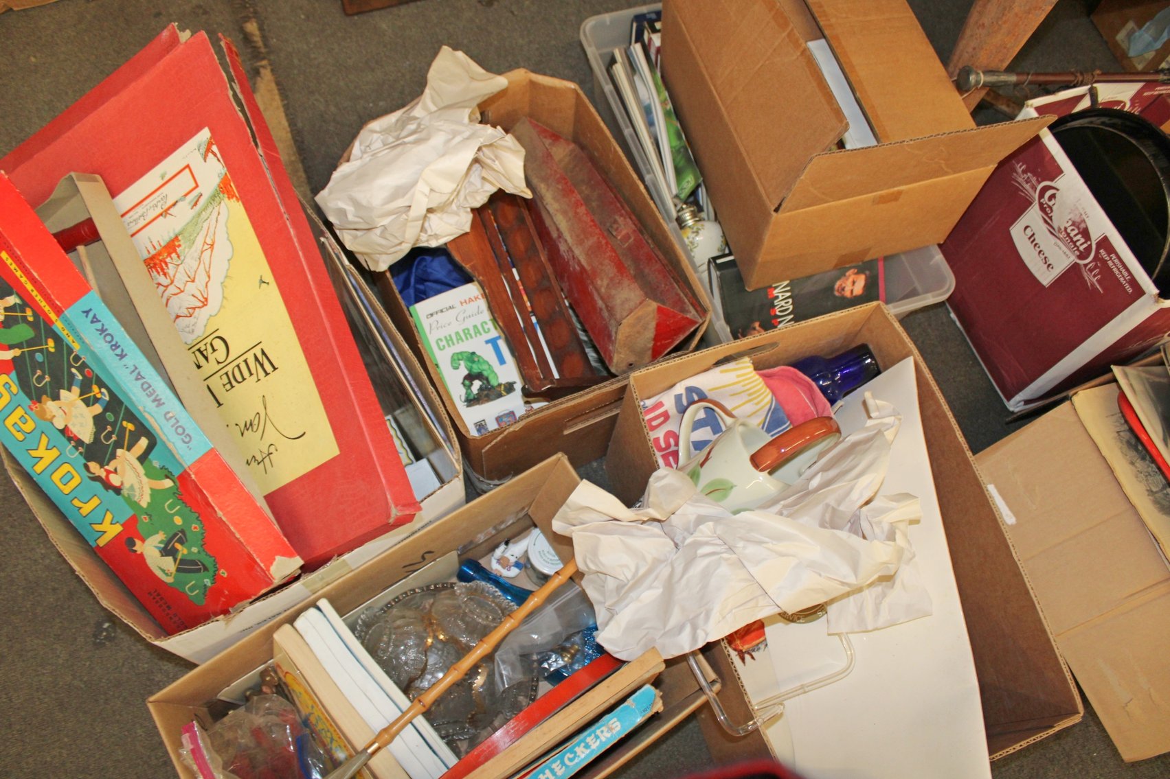 Image for ANTIQUE COLLECTOR'S AUCTION