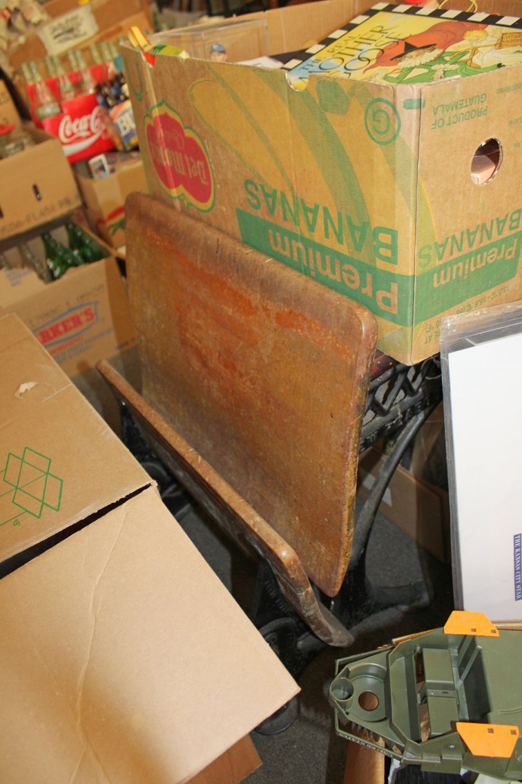 Image for ANTIQUE COLLECTOR'S AUCTION