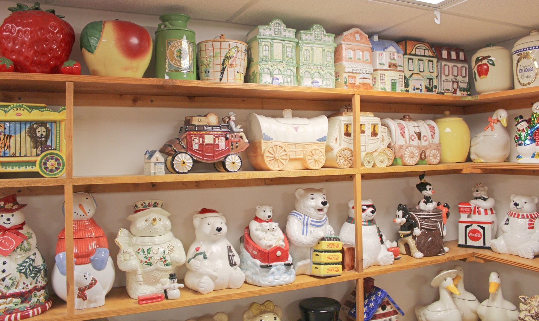 Image for COLOSSAL LIFETIME COOKIE JAR COLLECTION AUCTION