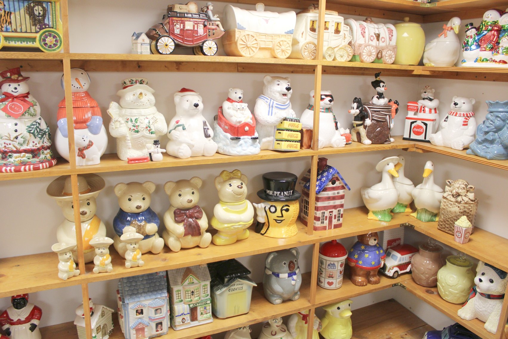 Image for COLOSSAL LIFETIME COOKIE JAR COLLECTION AUCTION