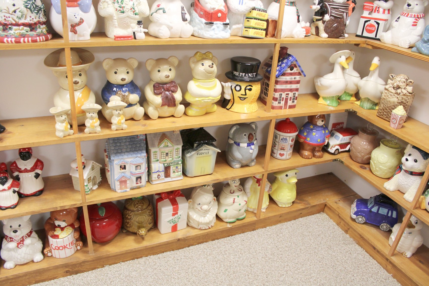 Image for COLOSSAL LIFETIME COOKIE JAR COLLECTION AUCTION