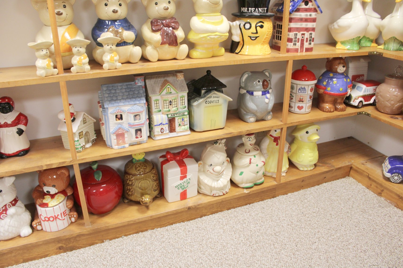 Image for COLOSSAL LIFETIME COOKIE JAR COLLECTION AUCTION