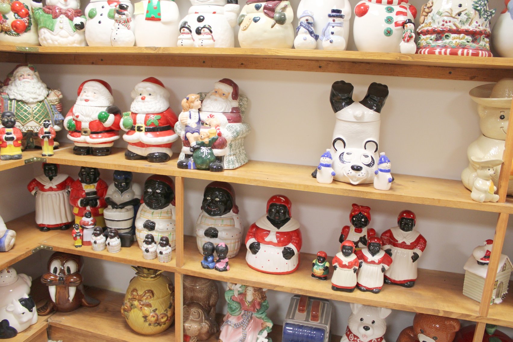 Image for COLOSSAL LIFETIME COOKIE JAR COLLECTION AUCTION