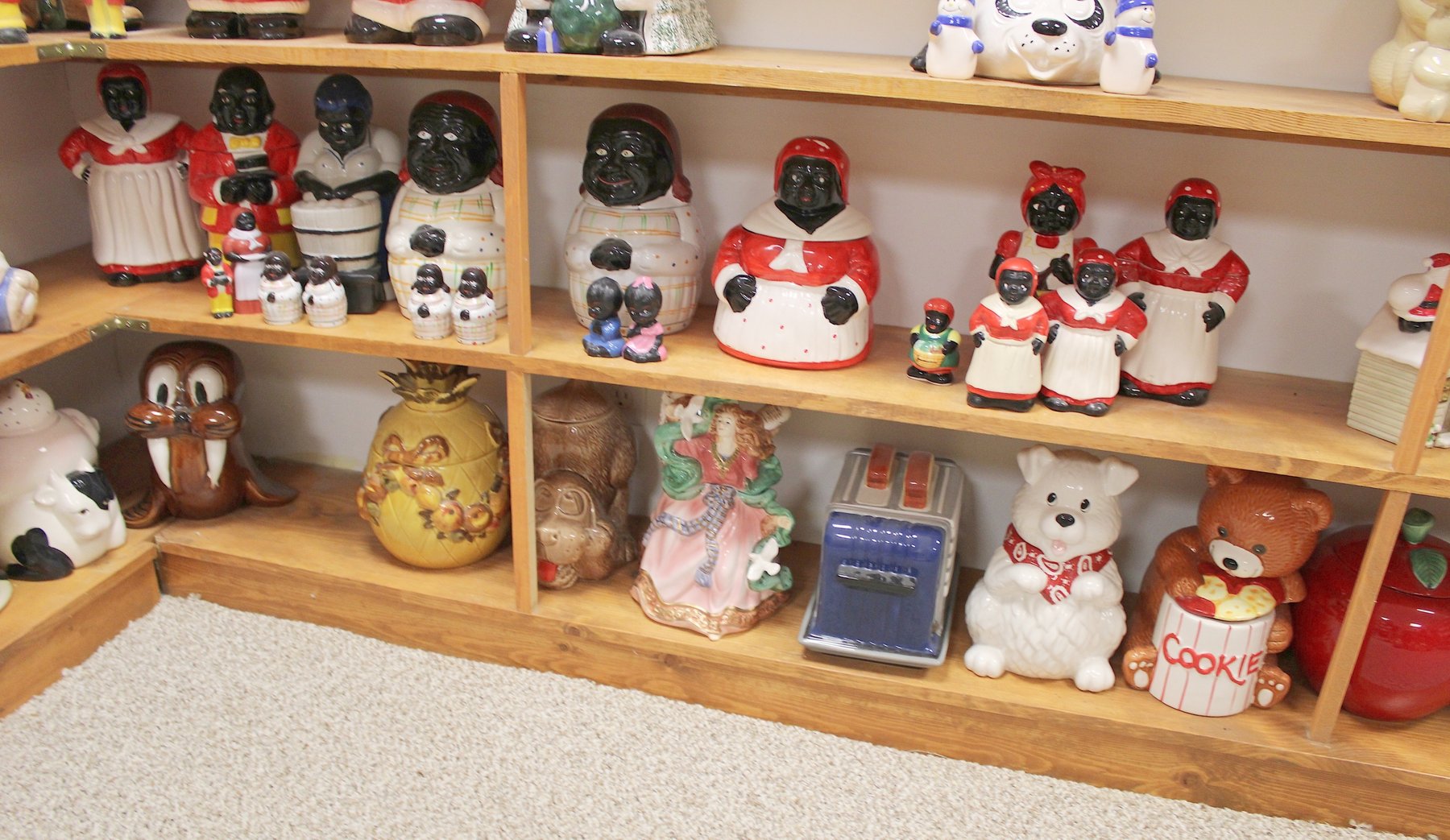 Image for COLOSSAL LIFETIME COOKIE JAR COLLECTION AUCTION