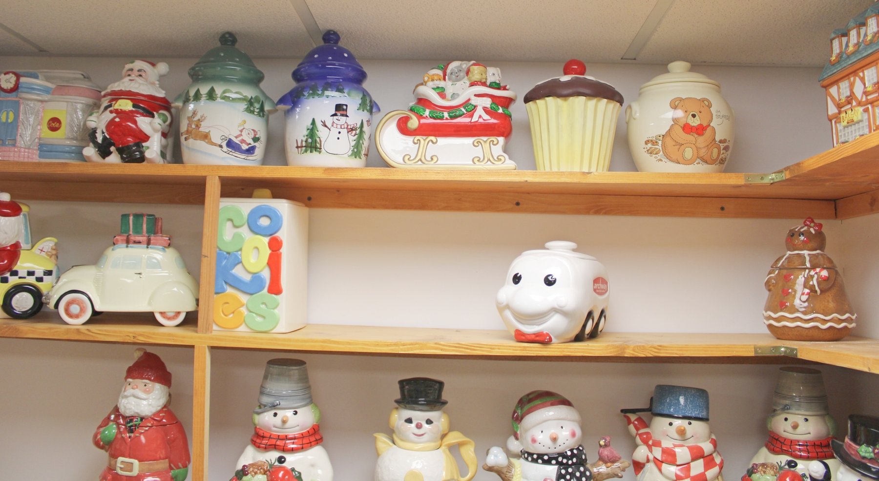 Image for COLOSSAL LIFETIME COOKIE JAR COLLECTION AUCTION