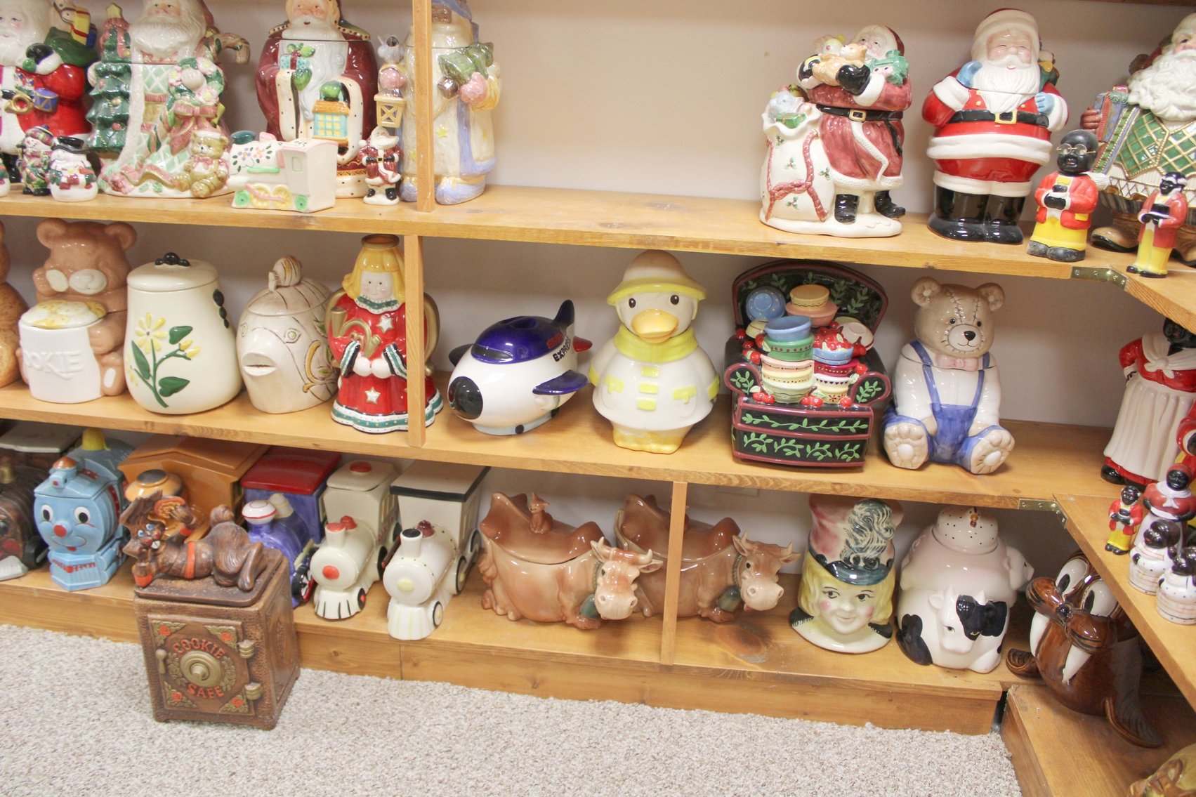 Image for COLOSSAL LIFETIME COOKIE JAR COLLECTION AUCTION