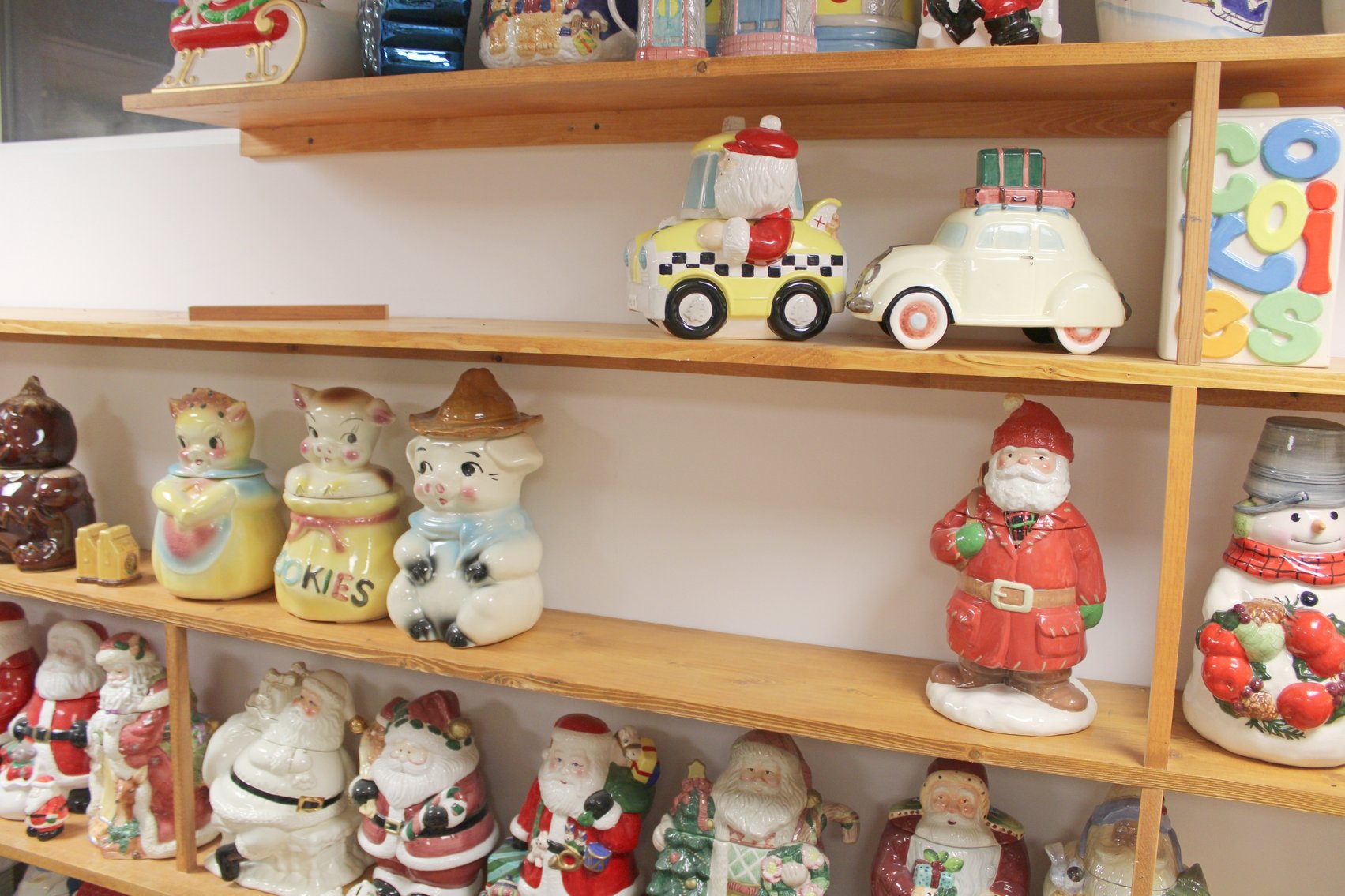 Image for COLOSSAL LIFETIME COOKIE JAR COLLECTION AUCTION