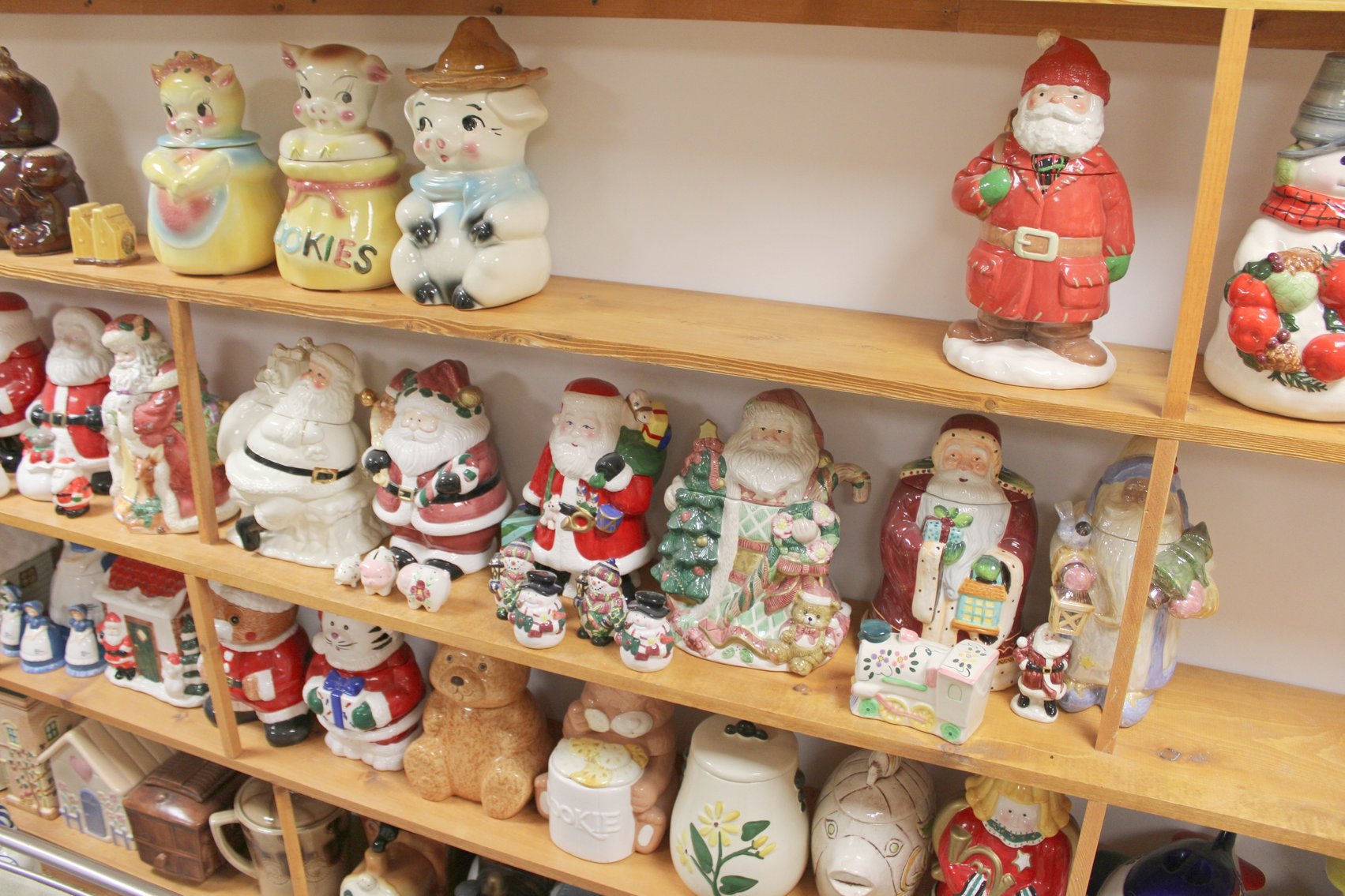 Image for COLOSSAL LIFETIME COOKIE JAR COLLECTION AUCTION