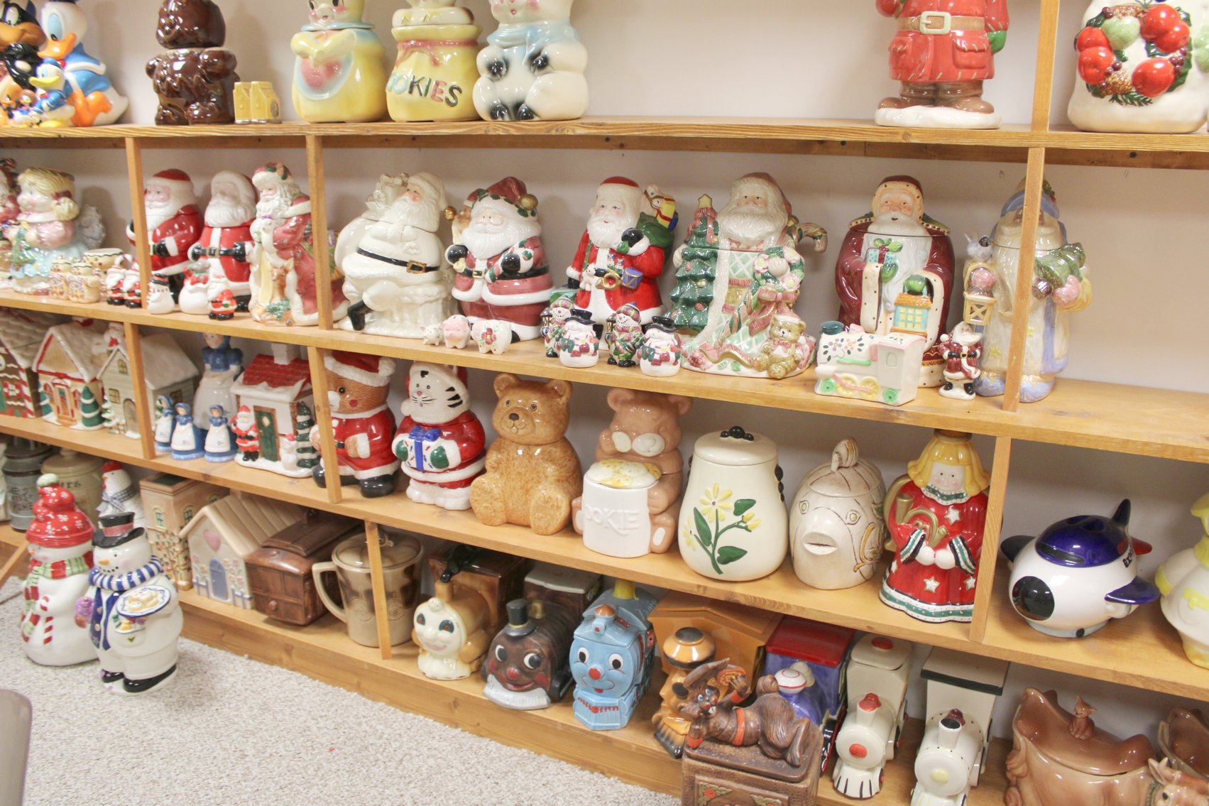 Image for COLOSSAL LIFETIME COOKIE JAR COLLECTION AUCTION