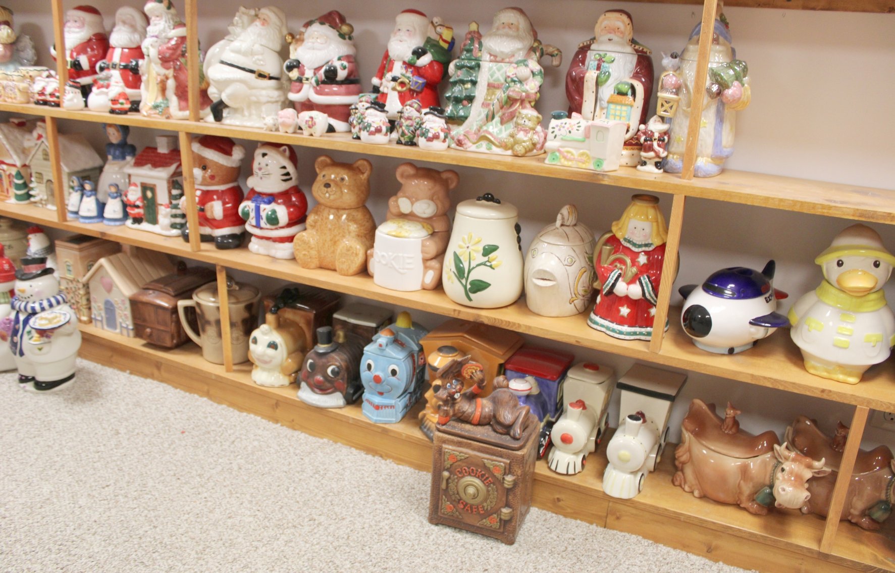 Image for COLOSSAL LIFETIME COOKIE JAR COLLECTION AUCTION