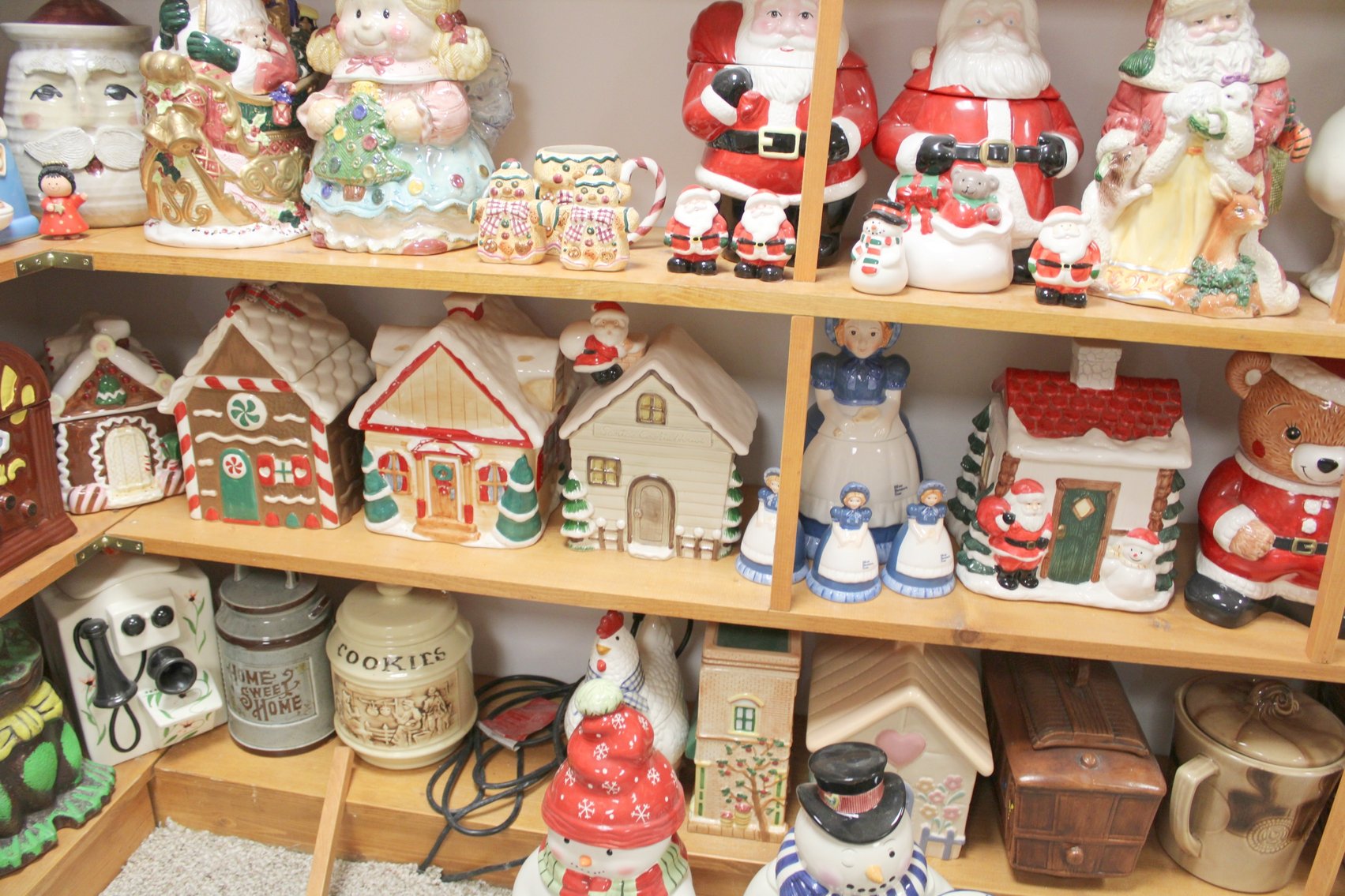 Image for COLOSSAL LIFETIME COOKIE JAR COLLECTION AUCTION