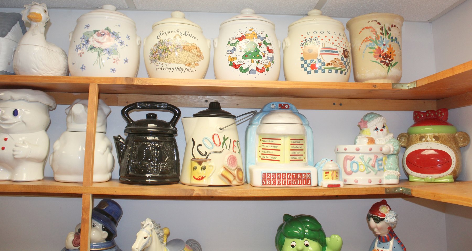 Image for COLOSSAL LIFETIME COOKIE JAR COLLECTION AUCTION