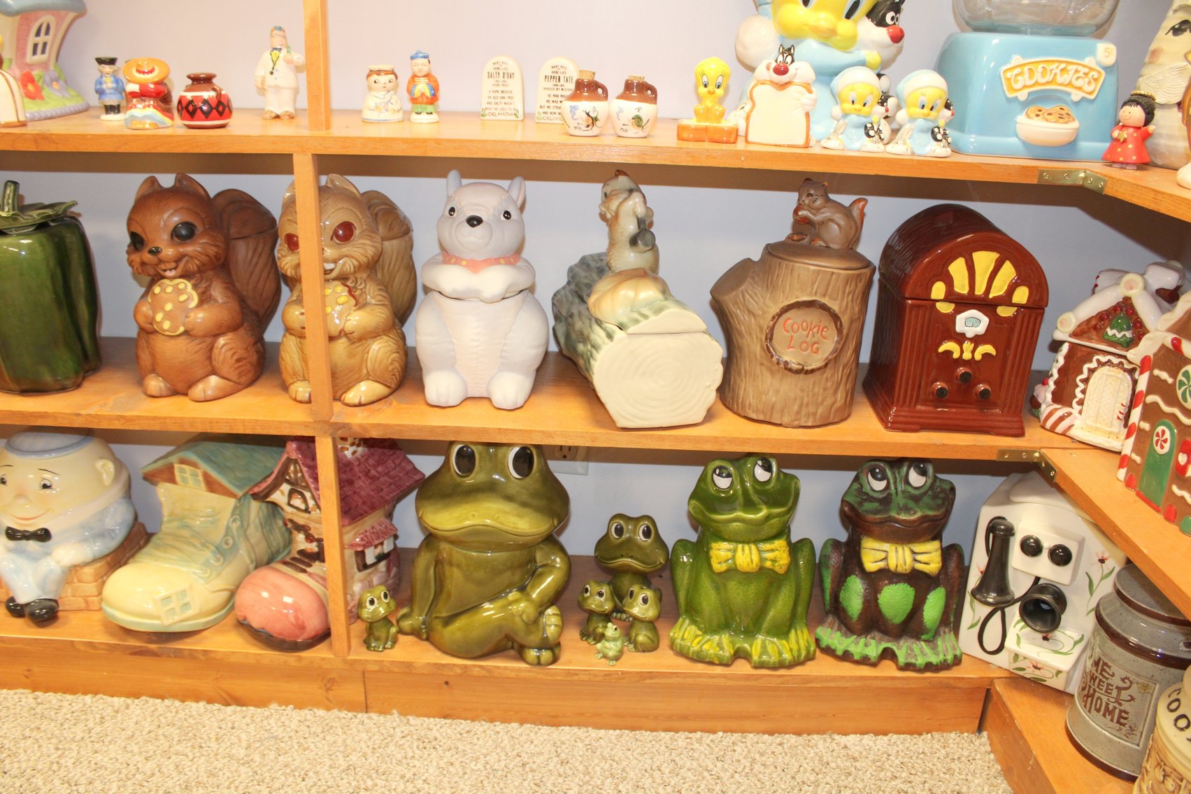 Image for COLOSSAL LIFETIME COOKIE JAR COLLECTION AUCTION