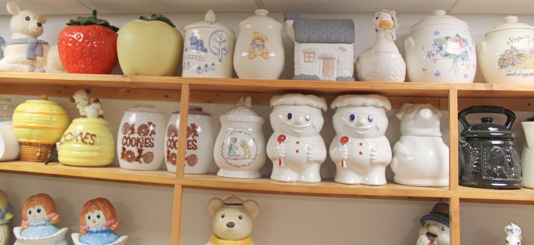 Image for COLOSSAL LIFETIME COOKIE JAR COLLECTION AUCTION