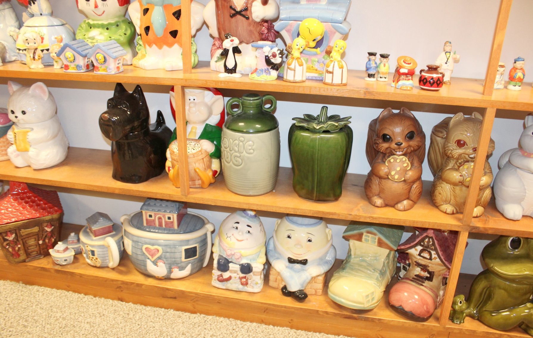 Image for COLOSSAL LIFETIME COOKIE JAR COLLECTION AUCTION
