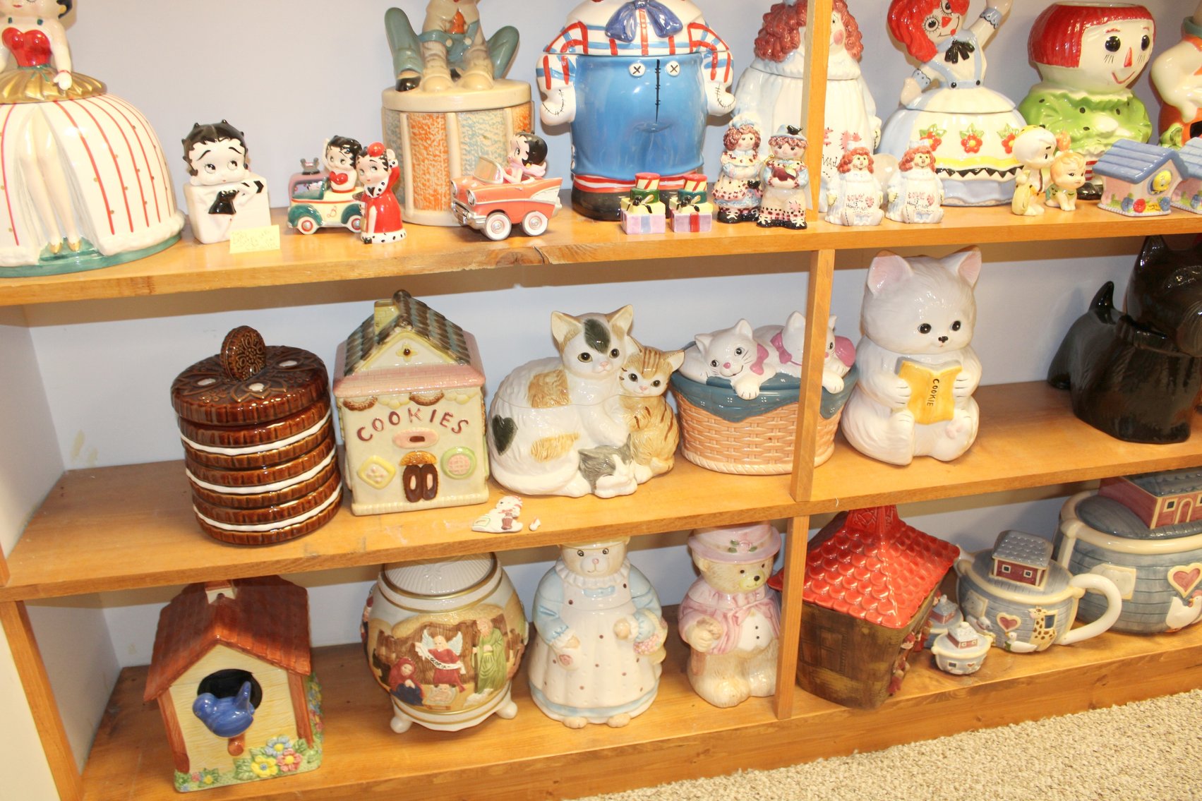 Image for COLOSSAL LIFETIME COOKIE JAR COLLECTION AUCTION