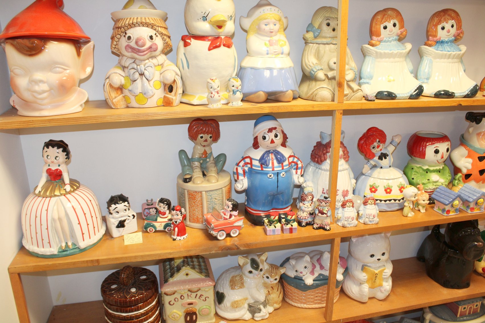 Image for COLOSSAL LIFETIME COOKIE JAR COLLECTION AUCTION