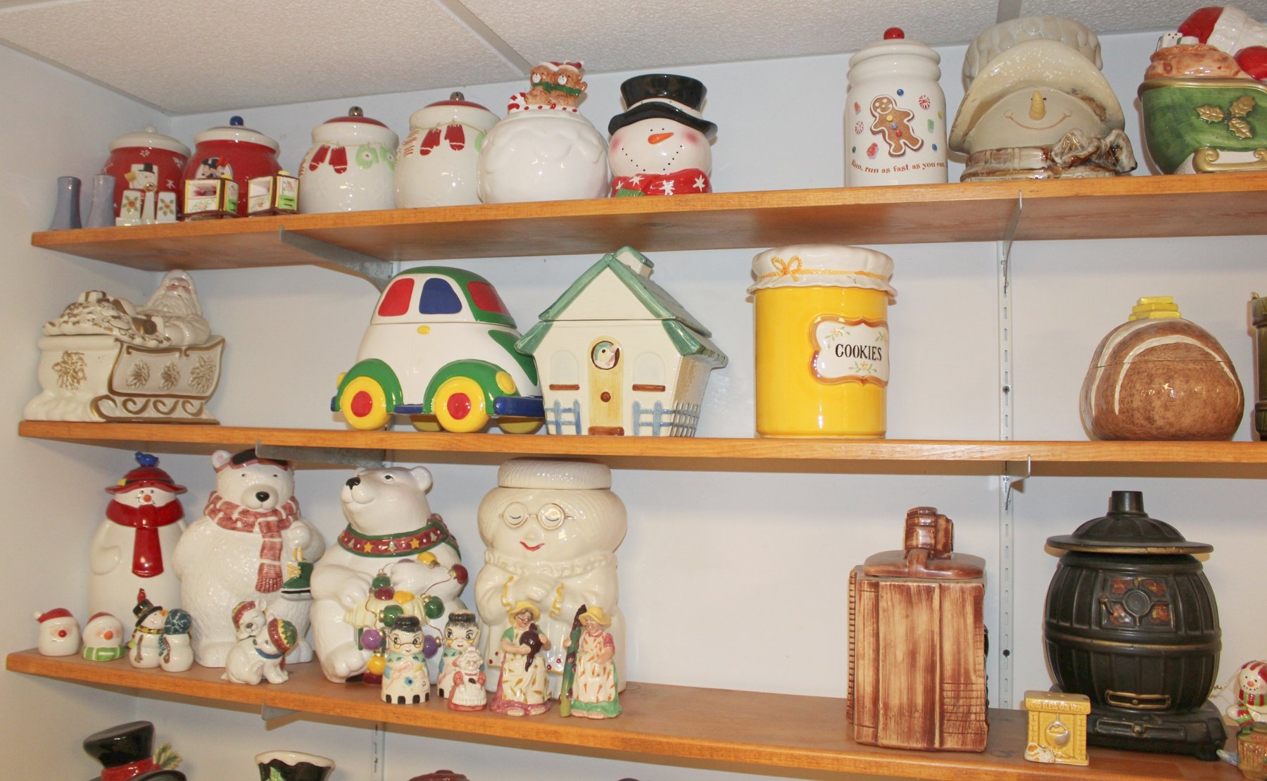 Image for COLOSSAL LIFETIME COOKIE JAR COLLECTION AUCTION