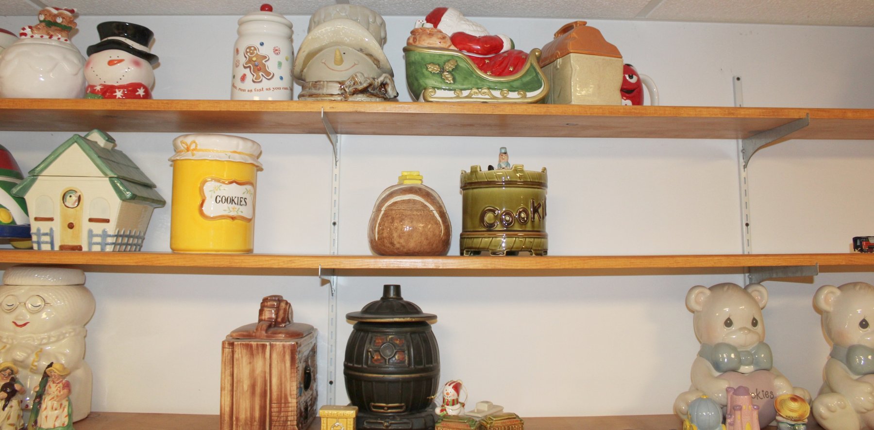 Image for COLOSSAL LIFETIME COOKIE JAR COLLECTION AUCTION