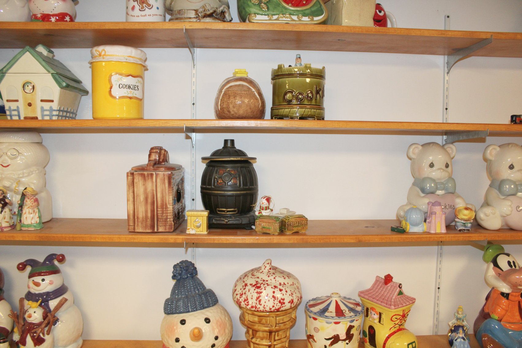 Image for COLOSSAL LIFETIME COOKIE JAR COLLECTION AUCTION