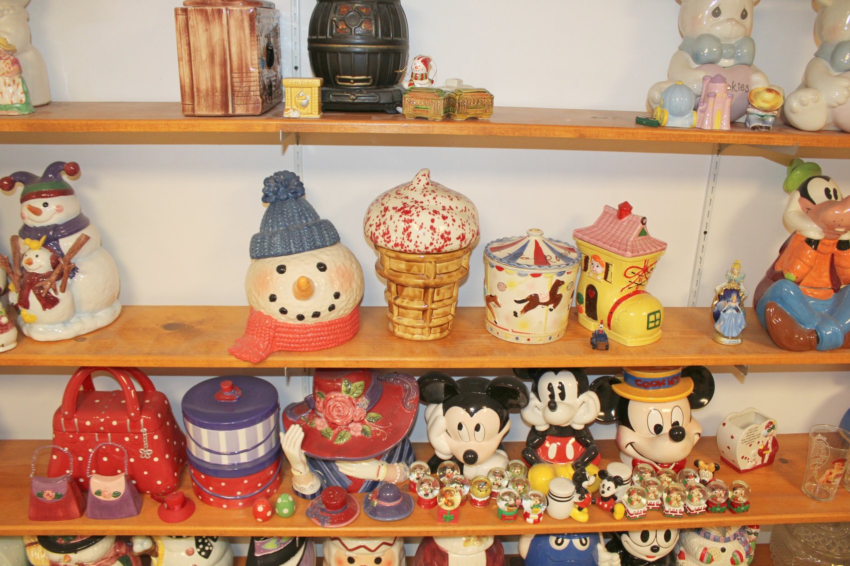 Image for COLOSSAL LIFETIME COOKIE JAR COLLECTION AUCTION