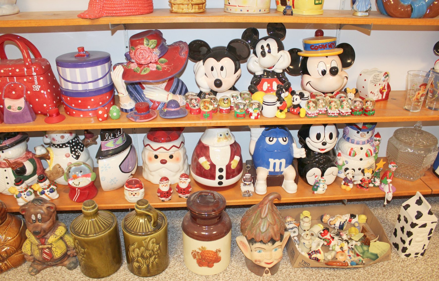 Image for COLOSSAL LIFETIME COOKIE JAR COLLECTION AUCTION