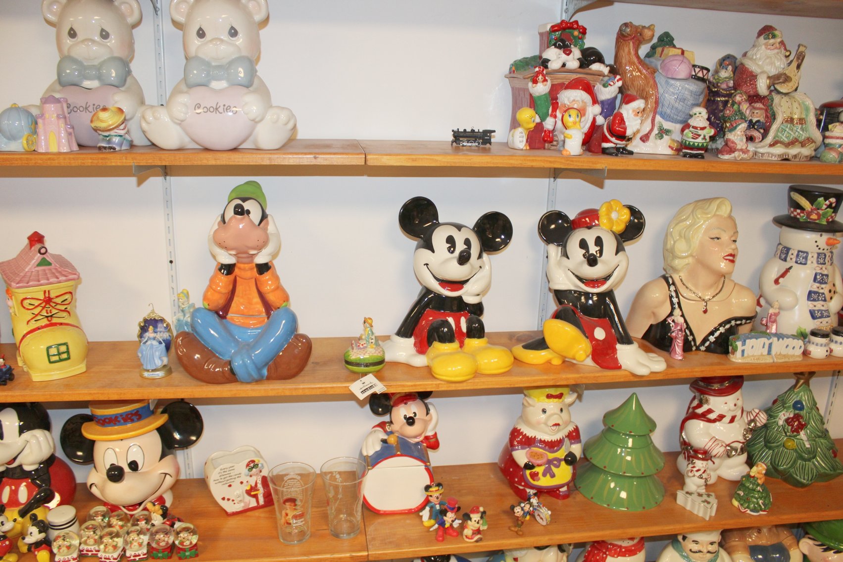 Image for COLOSSAL LIFETIME COOKIE JAR COLLECTION AUCTION