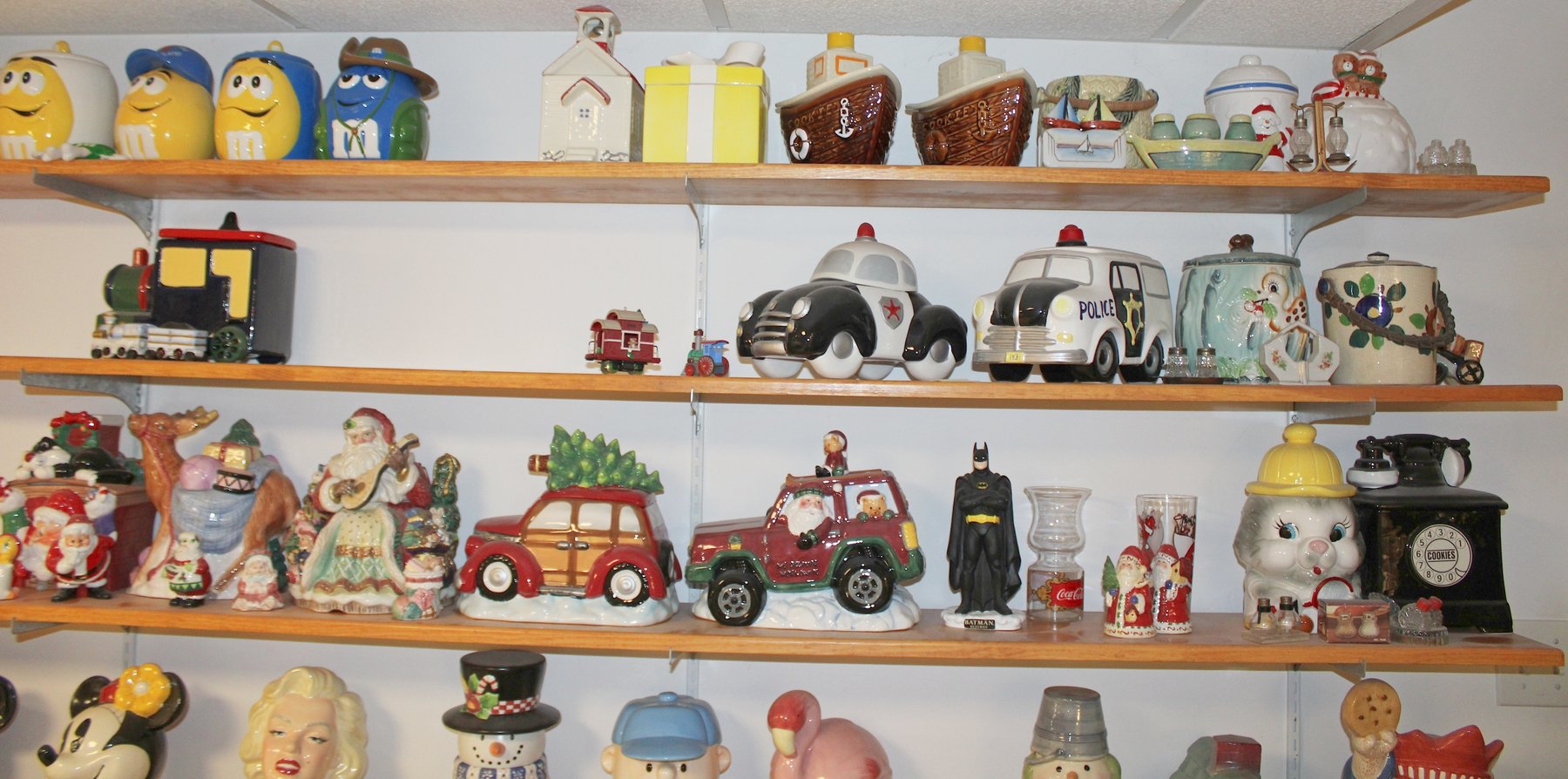 Image for COLOSSAL LIFETIME COOKIE JAR COLLECTION AUCTION
