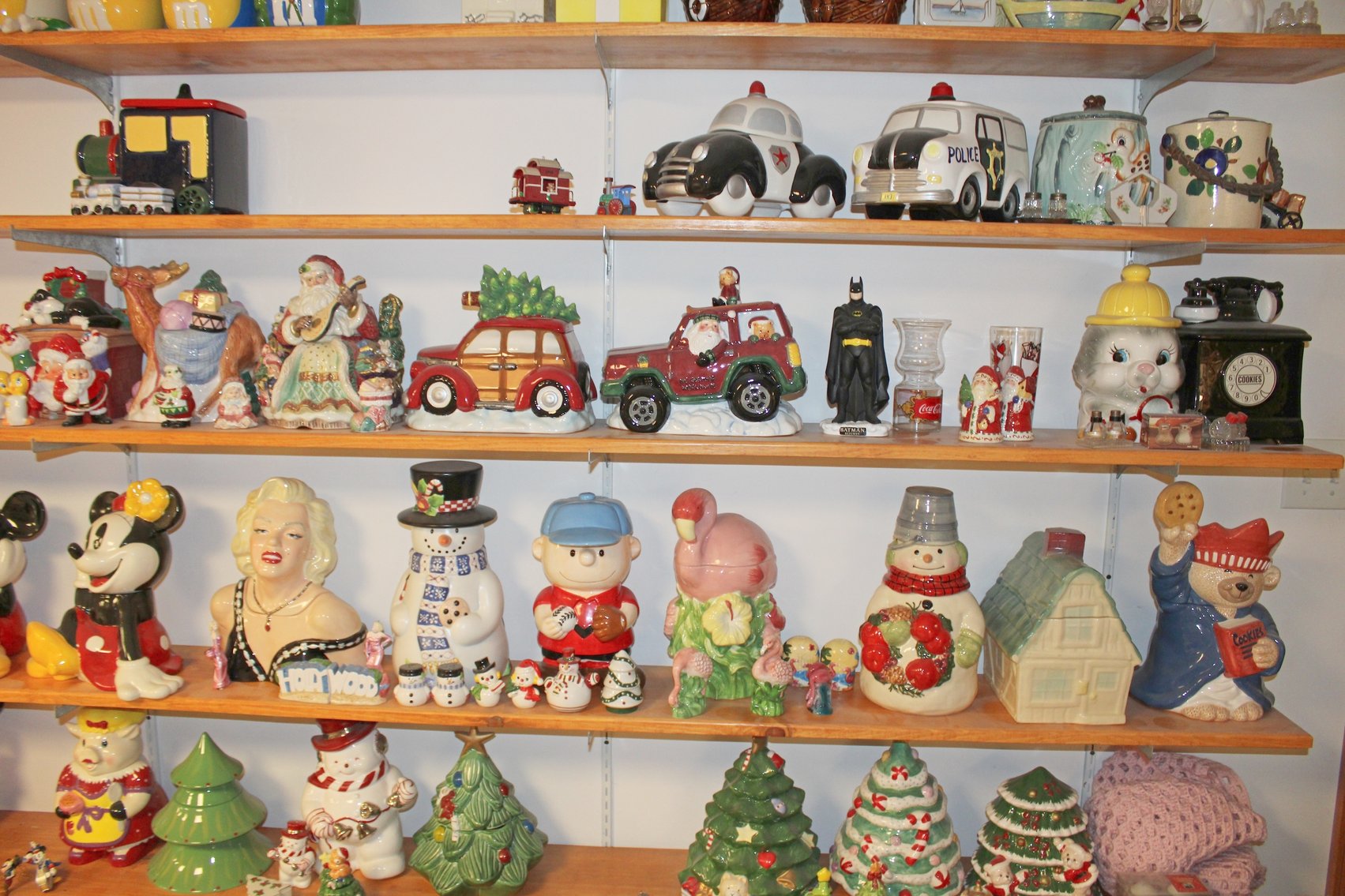 Image for COLOSSAL LIFETIME COOKIE JAR COLLECTION AUCTION