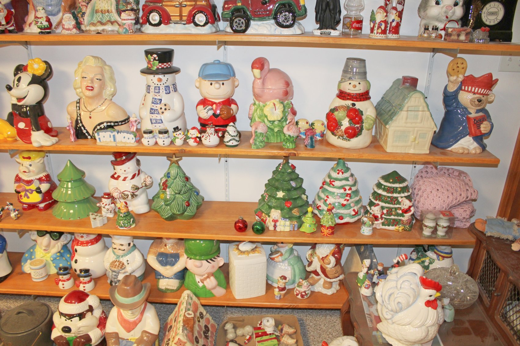Image for COLOSSAL LIFETIME COOKIE JAR COLLECTION AUCTION