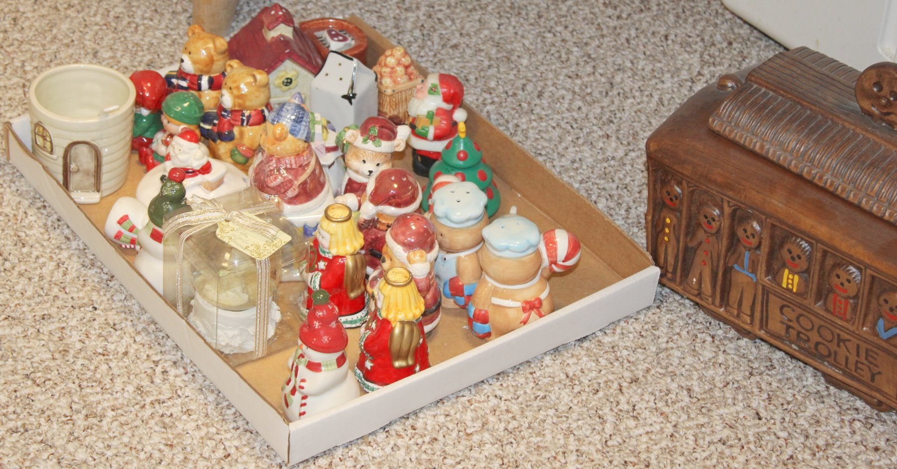Image for COLOSSAL LIFETIME COOKIE JAR COLLECTION AUCTION