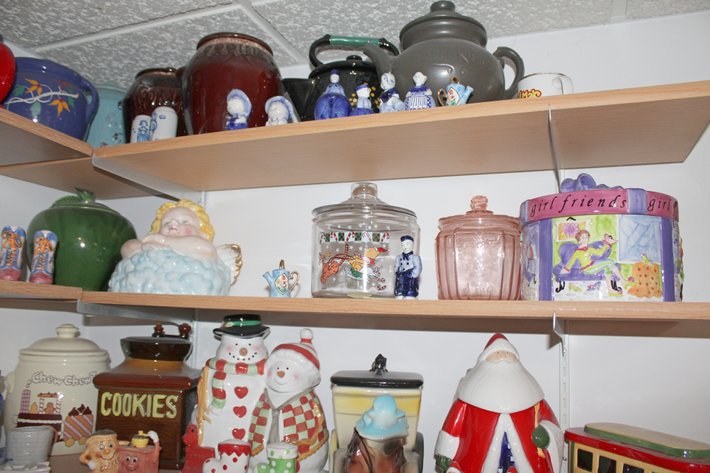 Image for COLOSSAL LIFETIME COOKIE JAR COLLECTION AUCTION