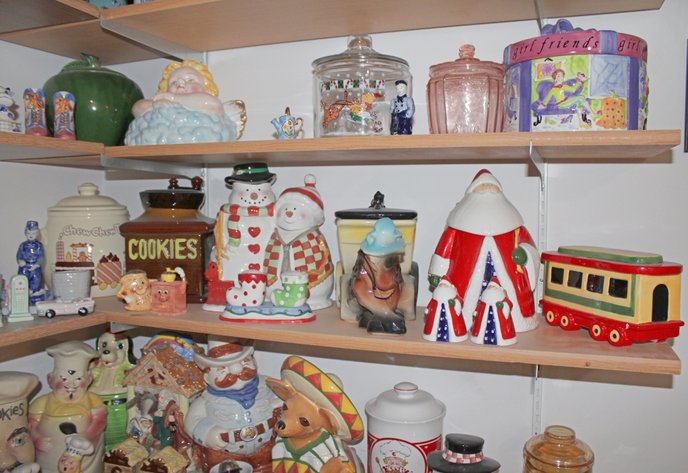 Image for COLOSSAL LIFETIME COOKIE JAR COLLECTION AUCTION