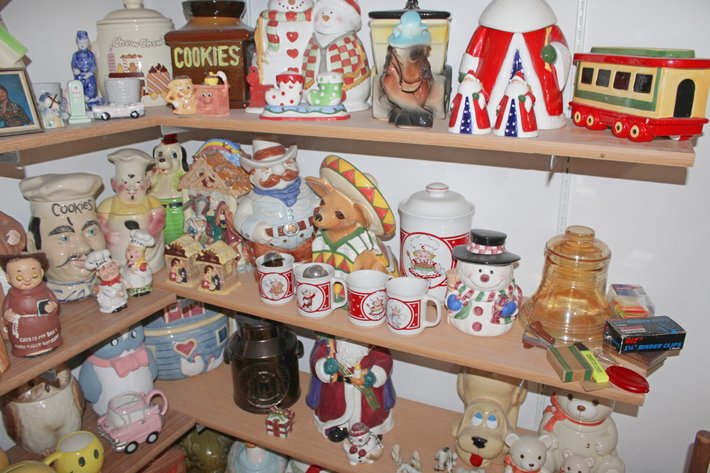 Image for COLOSSAL LIFETIME COOKIE JAR COLLECTION AUCTION