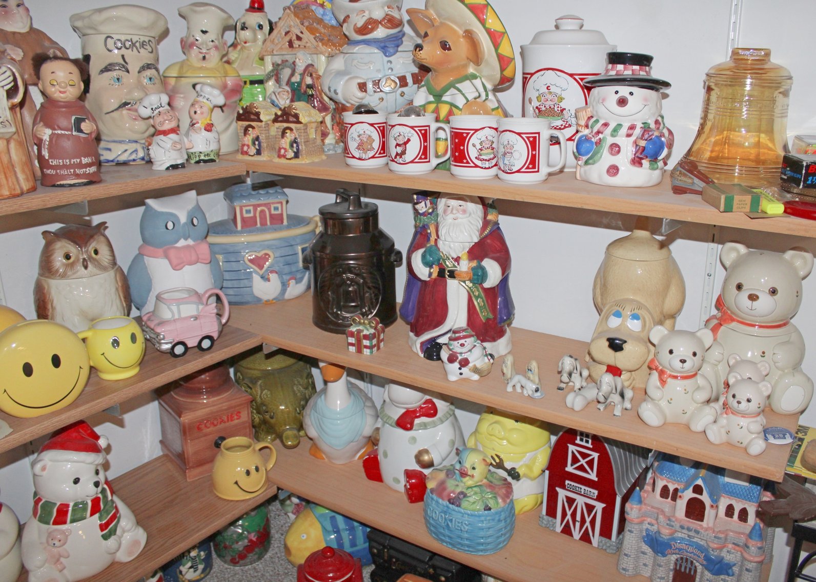 Image for COLOSSAL LIFETIME COOKIE JAR COLLECTION AUCTION