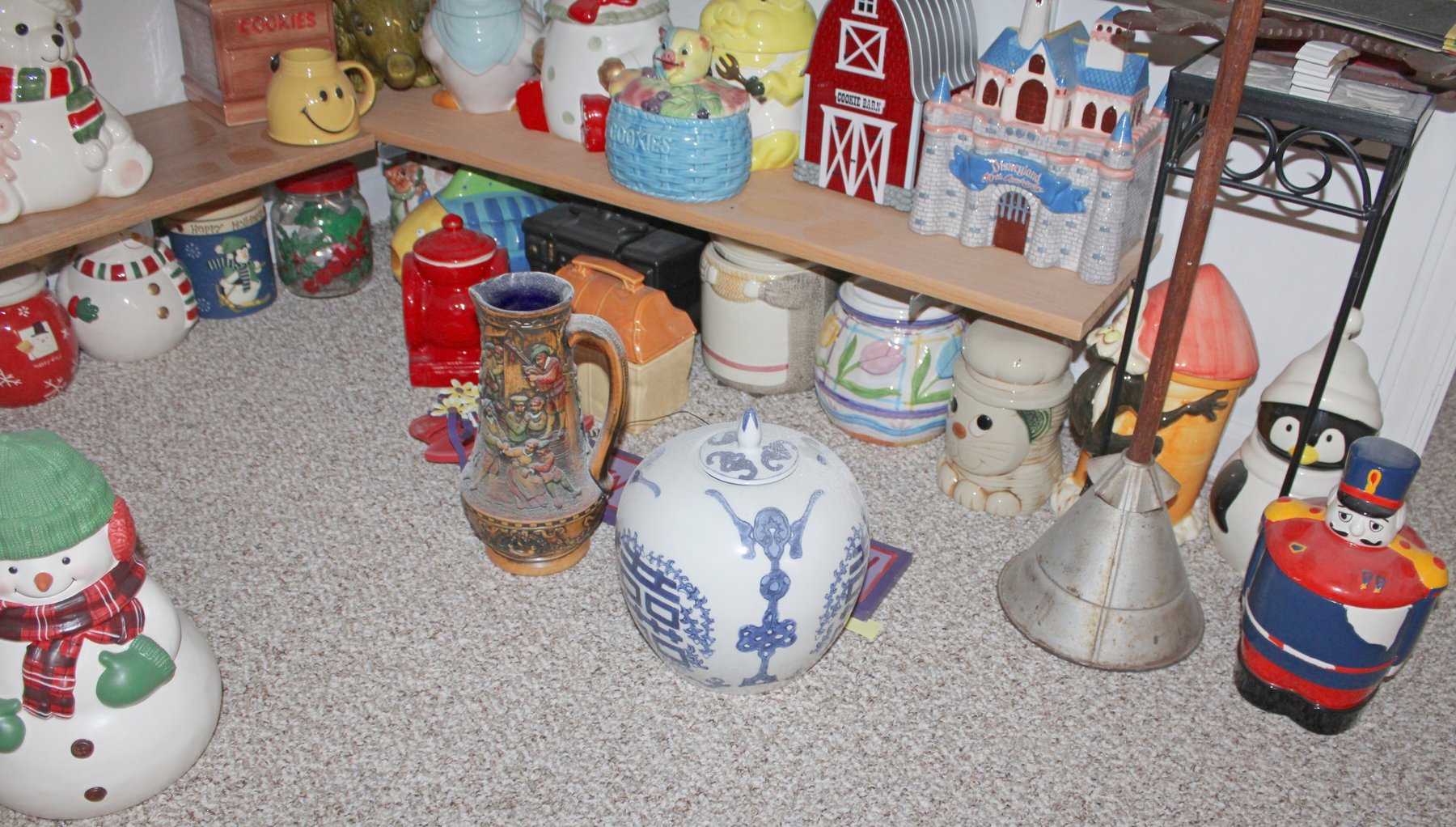 Image for COLOSSAL LIFETIME COOKIE JAR COLLECTION AUCTION