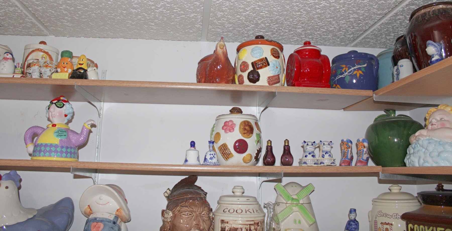 Image for COLOSSAL LIFETIME COOKIE JAR COLLECTION AUCTION