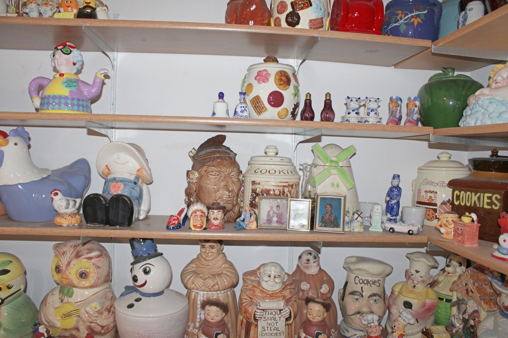 Image for COLOSSAL LIFETIME COOKIE JAR COLLECTION AUCTION