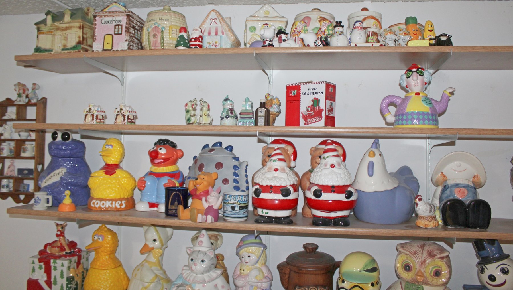 Image for COLOSSAL LIFETIME COOKIE JAR COLLECTION AUCTION