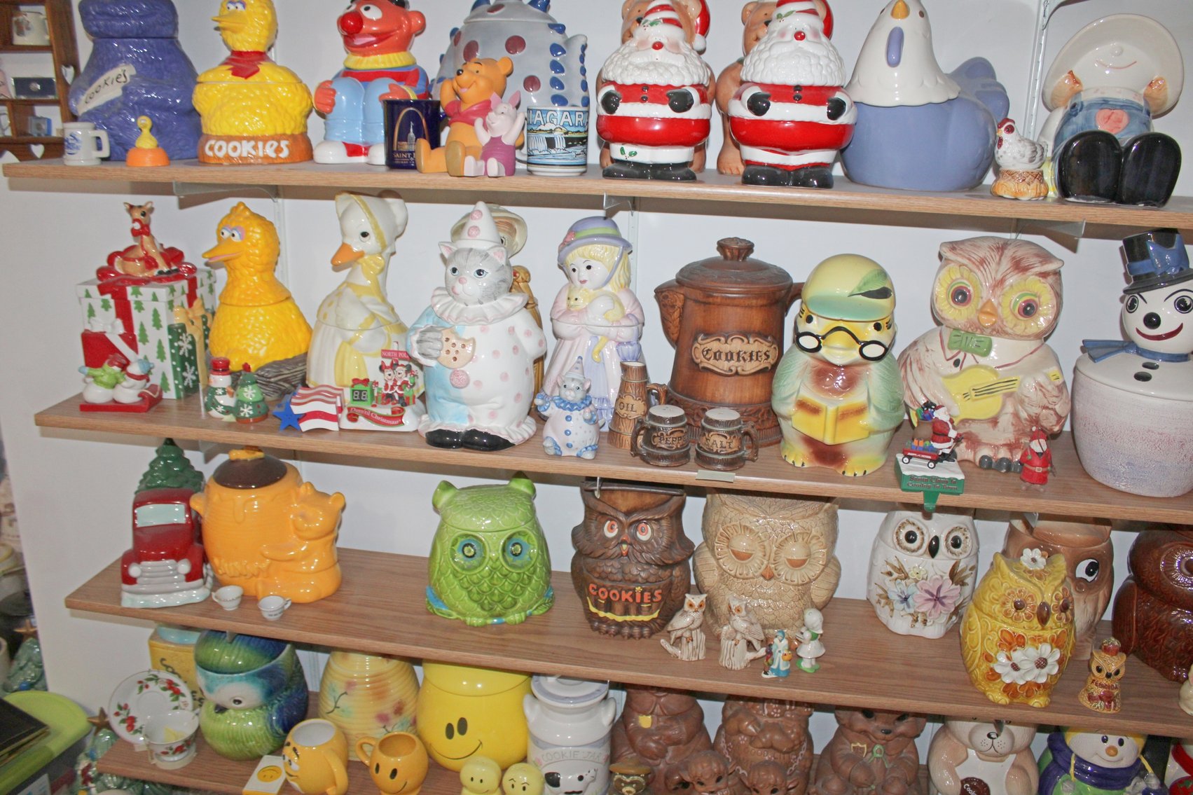 Image for COLOSSAL LIFETIME COOKIE JAR COLLECTION AUCTION