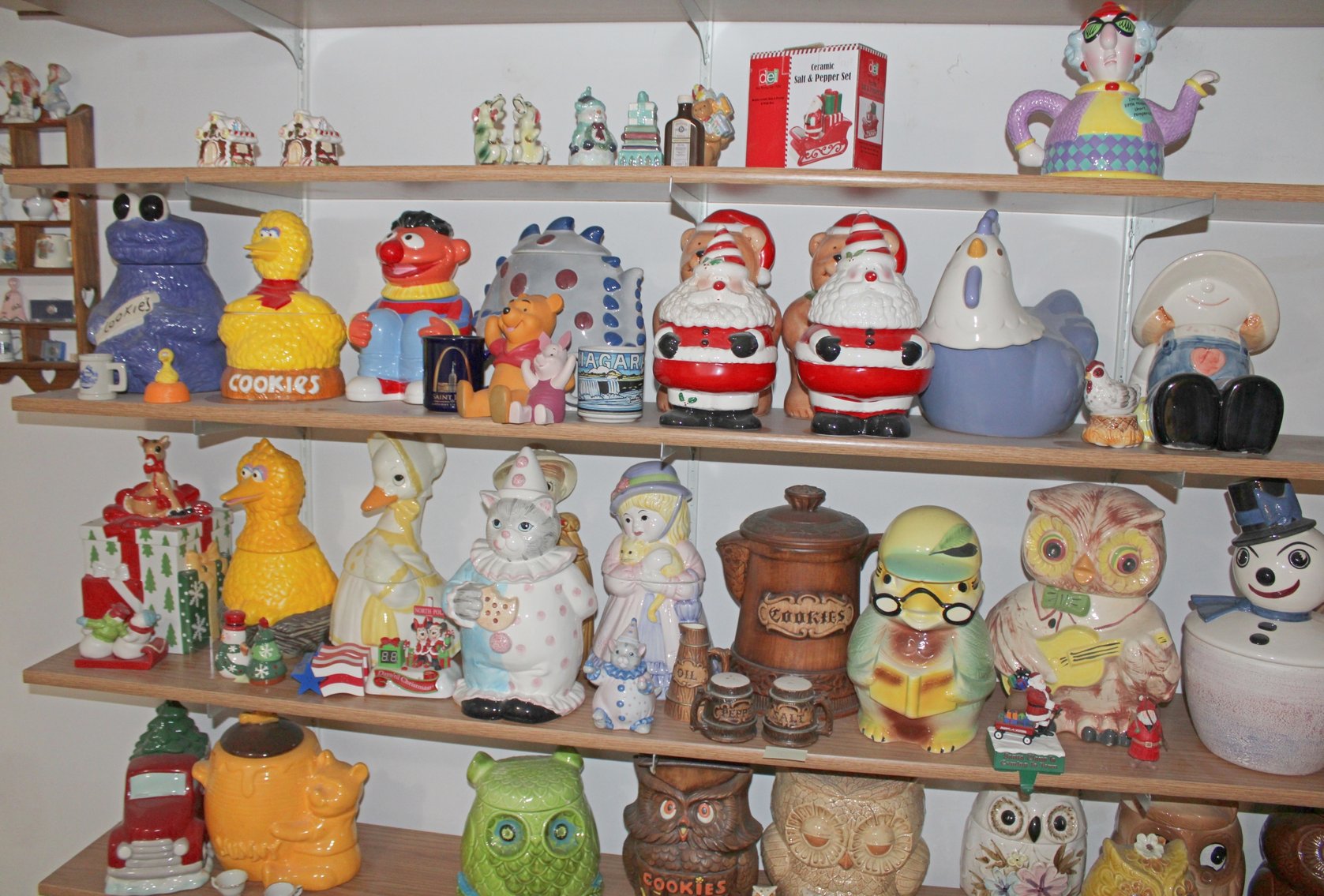 Image for COLOSSAL LIFETIME COOKIE JAR COLLECTION AUCTION