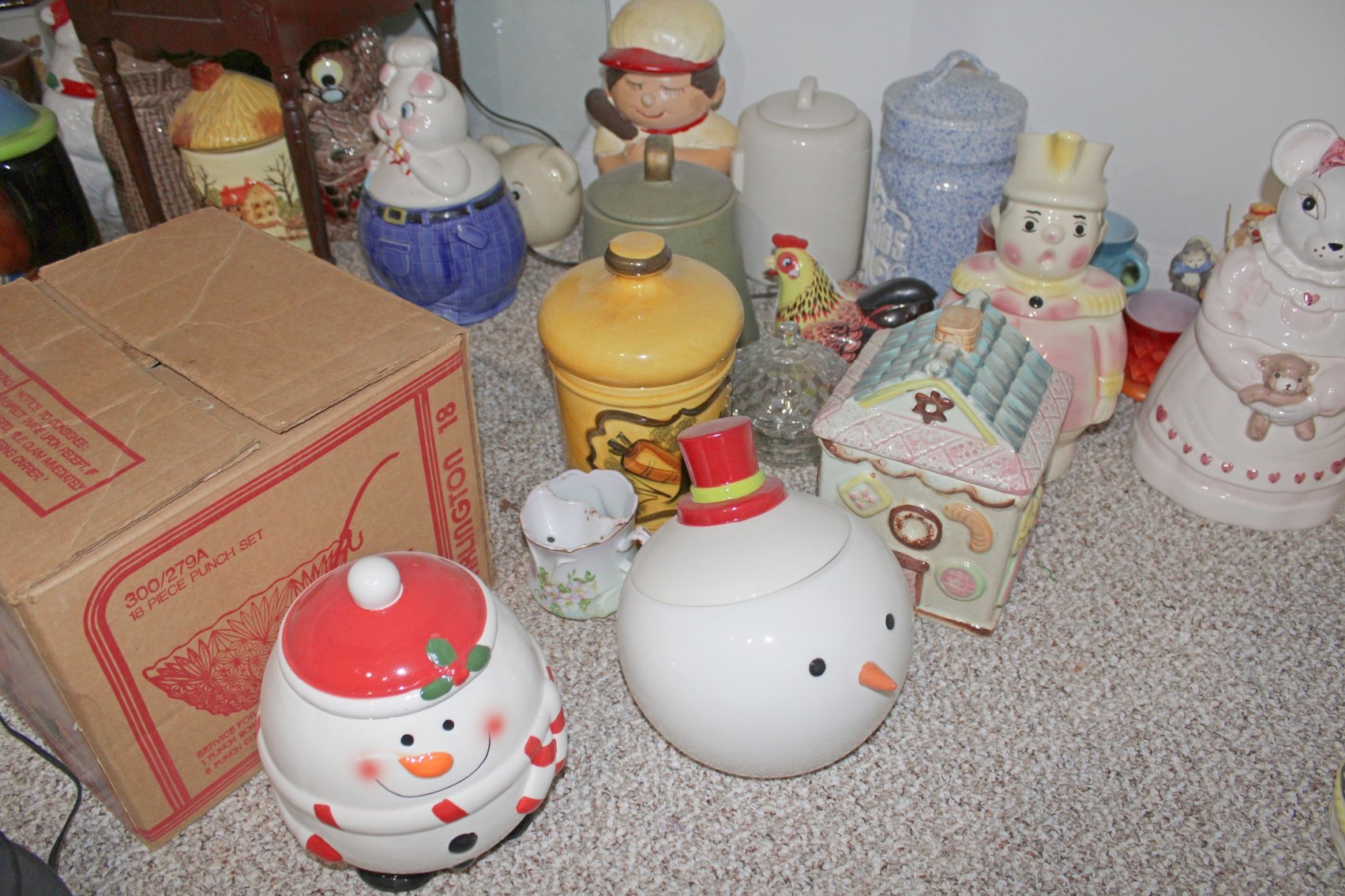 Image for COLOSSAL LIFETIME COOKIE JAR COLLECTION AUCTION