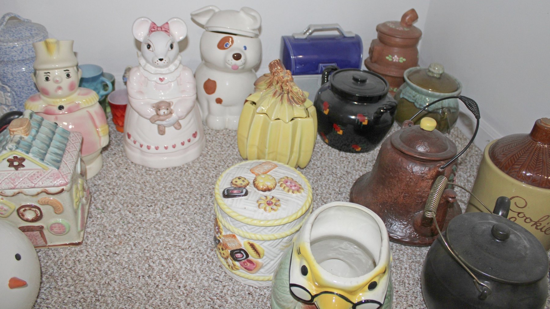 Image for COLOSSAL LIFETIME COOKIE JAR COLLECTION AUCTION