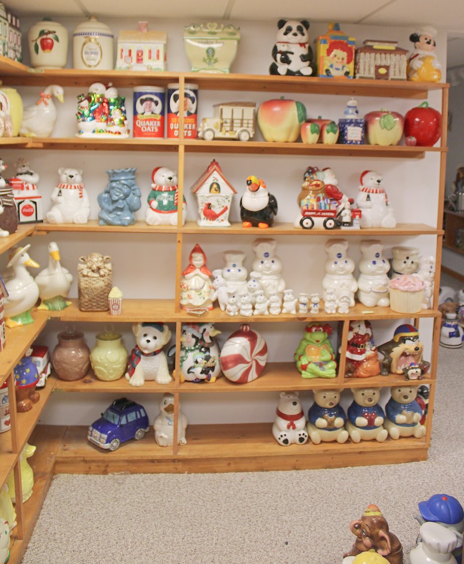 Image for COLOSSAL LIFETIME COOKIE JAR COLLECTION AUCTION
