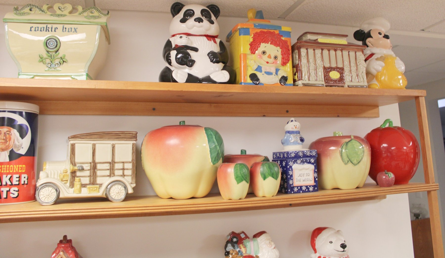 Image for COLOSSAL LIFETIME COOKIE JAR COLLECTION AUCTION