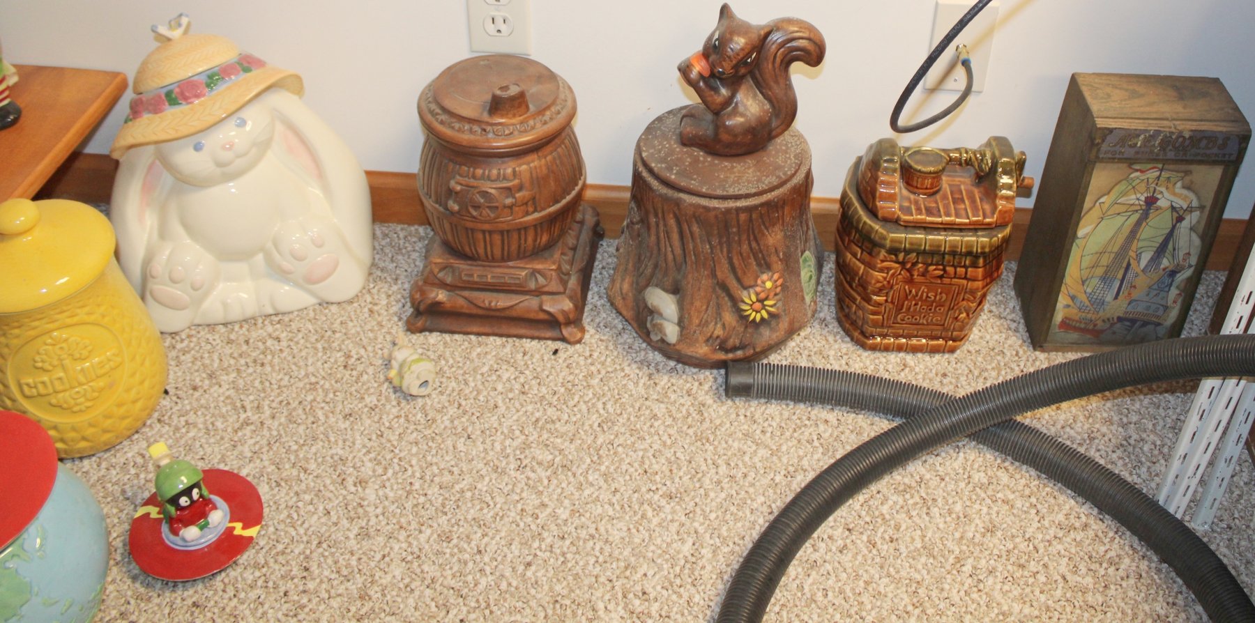 Image for COLOSSAL LIFETIME COOKIE JAR COLLECTION AUCTION